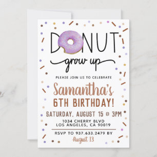 Donut de chocolate crece para la invitación de cum