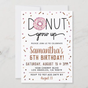 Donut de chocolate crece para la invitación de cum
