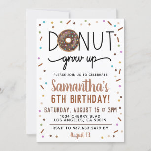 Donut de chocolate crece para la invitación de cum