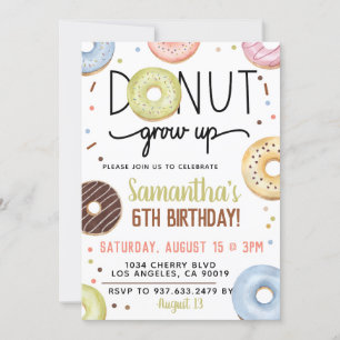 Donut de chocolate crece para la invitación de cum