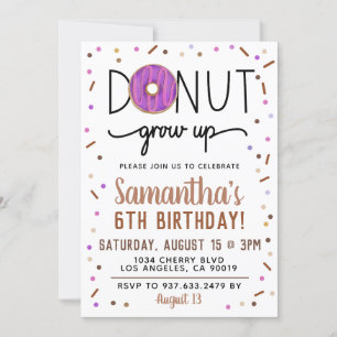 Donut de chocolate crece para la invitación de cum