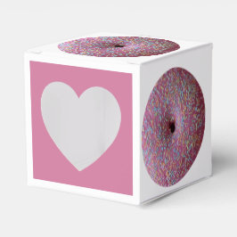 Donut rosado con caja de favores de rociadores