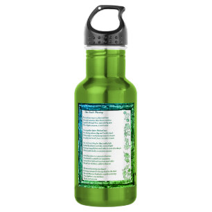 Dos almas cruzan la botella de agua