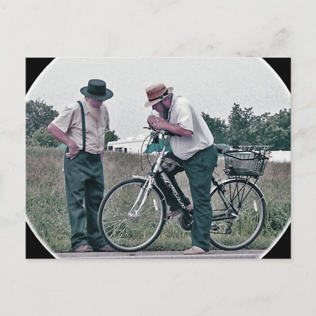 Dos amishmen ponderando la postal (Anverso)