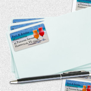 Dos bebidas en las etiquetas de direcciones de la 