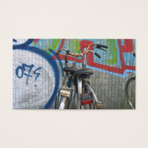 Dos bicicletas y tarjeta de la foto de la pared de