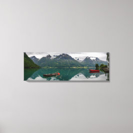 Dos botes de remos con reflejo en un lienzo de lag