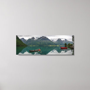 Dos botes de remos con reflejo en un lienzo de lag