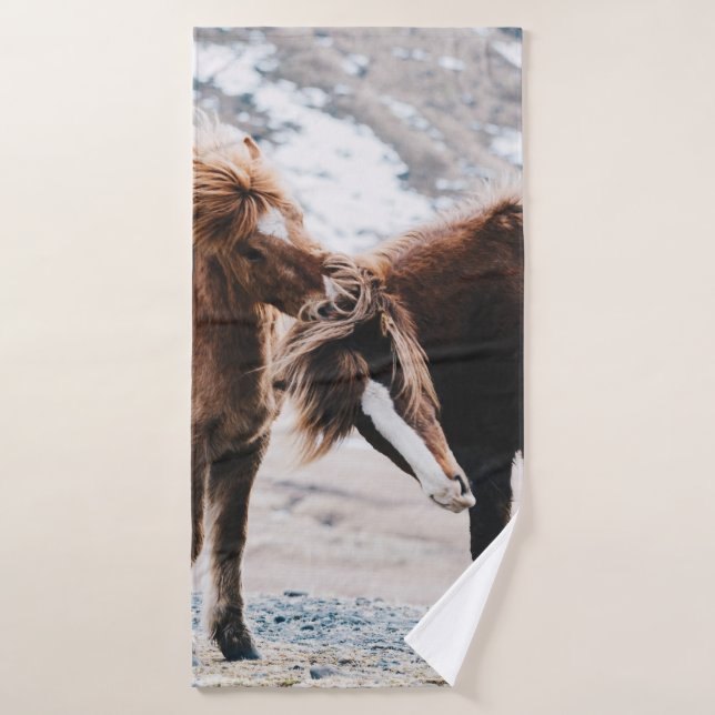 DOS CABALLOS MARRONES EN EL CAMPO (Toalla de baño)
