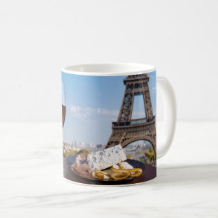 Dos copas de vino en un café en París