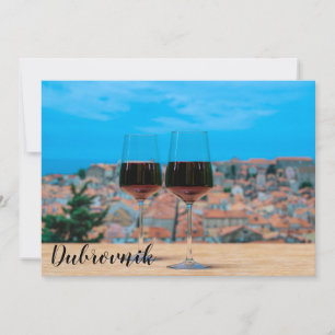 Dos copas de vino tinto con vistas a Dubrovnik