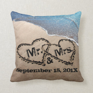Dos Corazones En La Almohada De La Boda De Arena