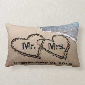 Dos Corazones En La Almohada Del Boda De Arena