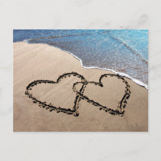 Dos Corazones En La Postales De La Playa De Arena