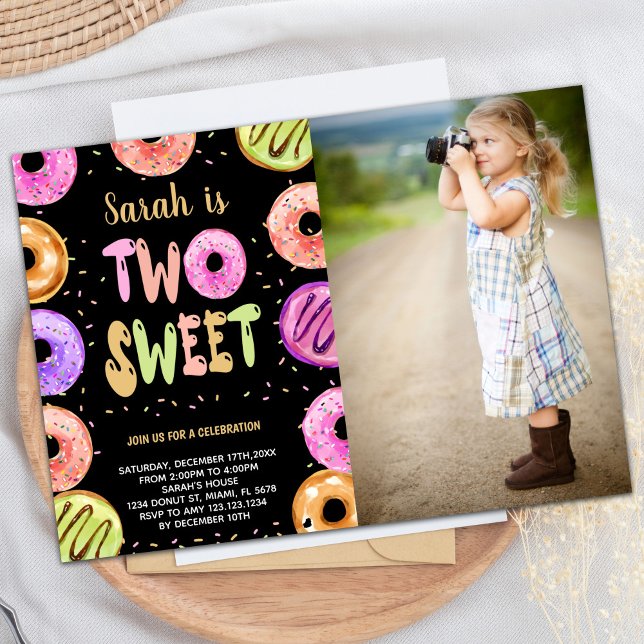 Dos dulces invitaciones de cumpleaños a Donut con  (Two Sweet Black Photo Donut Birthday Invitations)