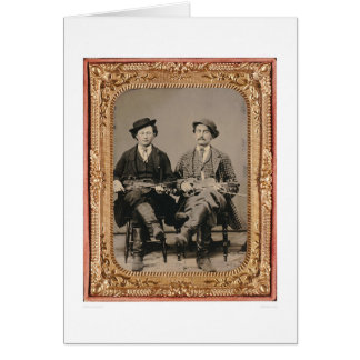 Dos fiddlers, asentados con los instrumentos