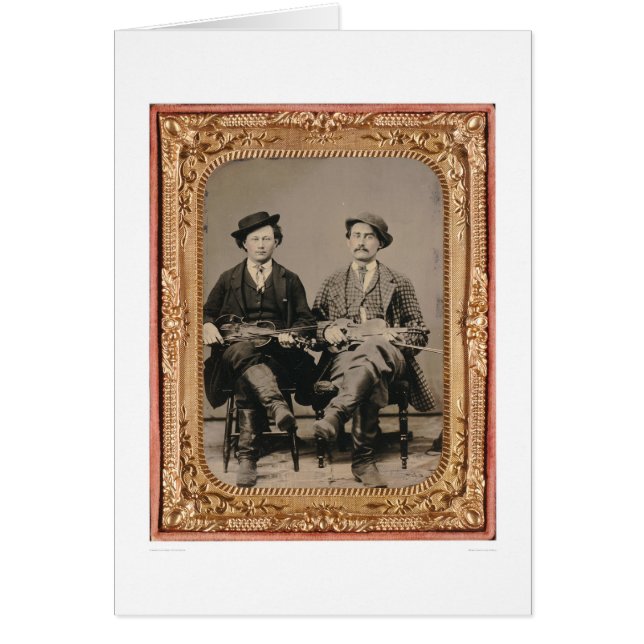 Dos fiddlers, asentados con los instrumentos (Frente)