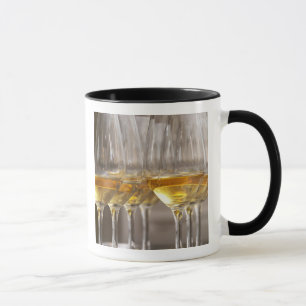 dos filas de copas para catar vino con lujurioso