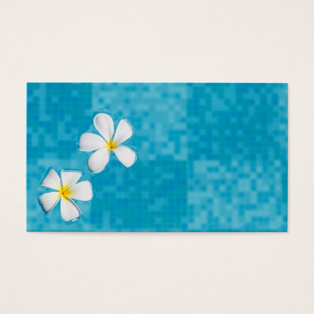 Dos flores frangipanas en agua azul (Frente)