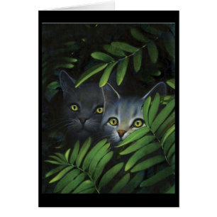 Dos gatos en la tarjeta de los arbustos