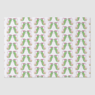 Dos guisantes en un papel seda de la vaina