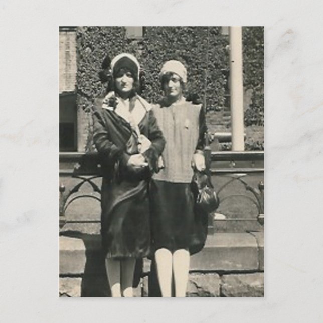 Dos hombres arrastrándose en la tarjeta postal de  (Anverso)