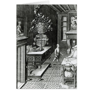 Dos hombres escuchan una escultura musical