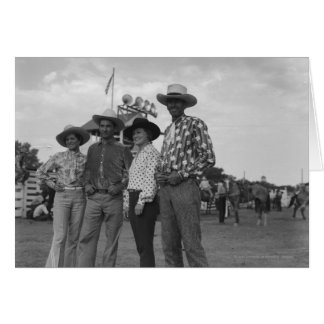 Dos hombres y dos mujeres en un rodeo