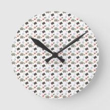 Dos imágenes de un reloj de pared redondo con mane