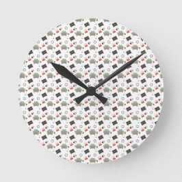 Dos imágenes de un reloj de pared redondo con mane