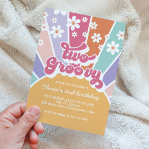 Dos Invitación Groovy Sunshine Rainbow Daisy