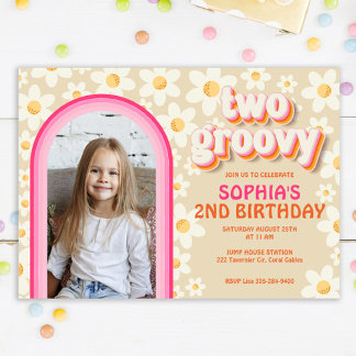 Dos invitaciones al cumpleaños de la foto de Groov