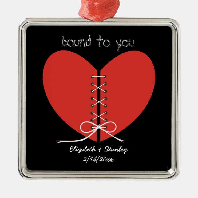 Dos mitades de un corazón atado con un ornamento d (Frente)