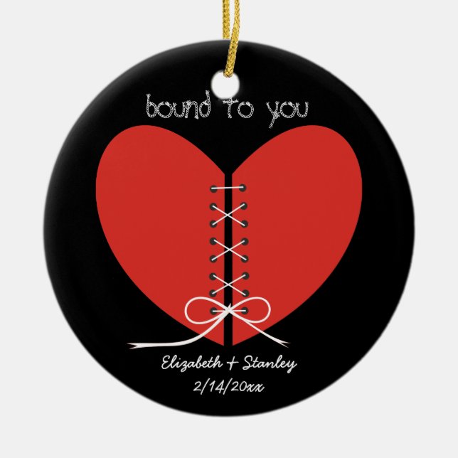 Dos mitades de un corazón atado con un ornamento d (Frente)