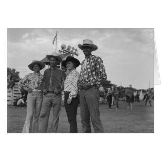 Dos mujeres y dos hombres en un rodeo