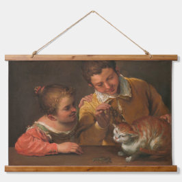 Dos niños burlándose de un tapiz de gato