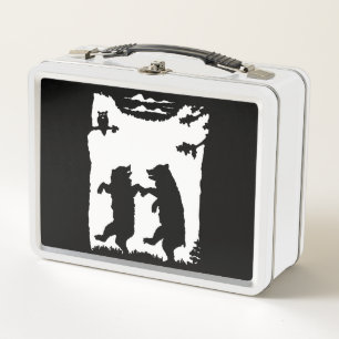 Dos osos bailando en lechuza de bosque en silueta 