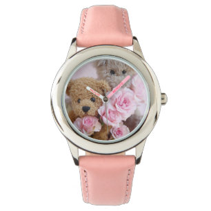 dos osos de peluche con reloj de chica de rosas