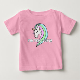 Dos pequeñas camisetas de unicornio arcoiris