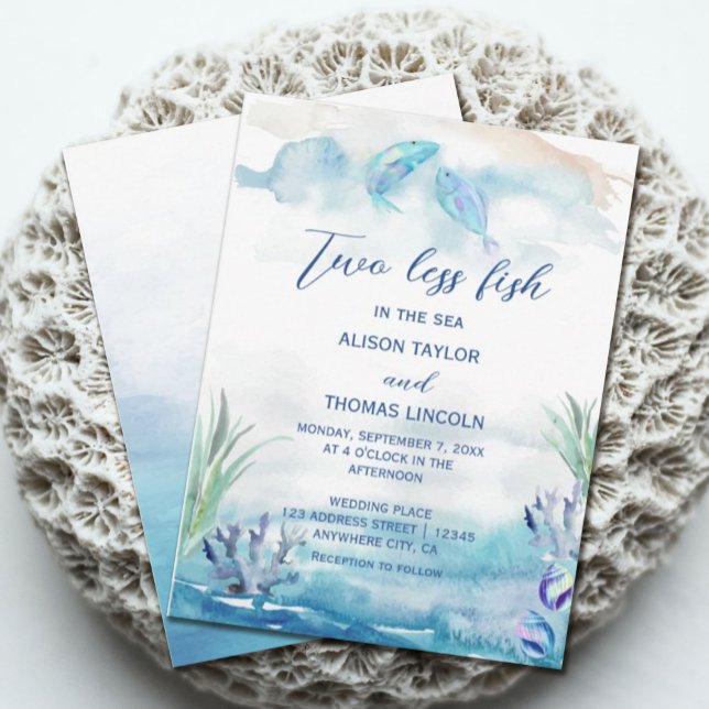 Dos pescados menos en la invitación a la boda de v (Two Less Fish in The Sea Summer Wedding Invitation. Our coastal chic design for summer weddings)