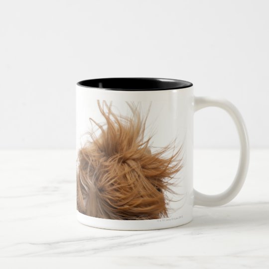Dos Shih-Tzus en el viento Taza Bicolor