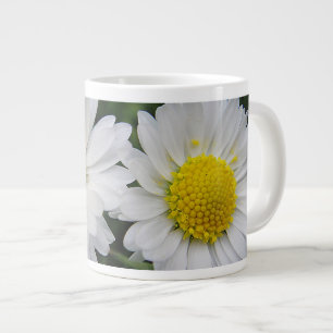 Dos tazas de café lindas y blancas