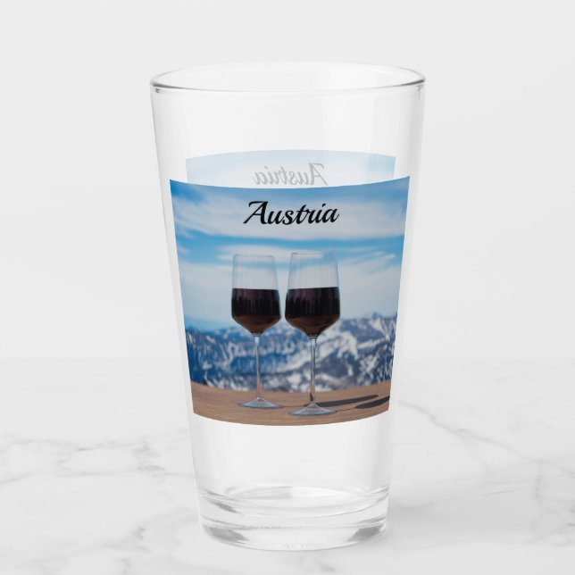 Dos vasos de vino tinto contra las montañas (Anverso)