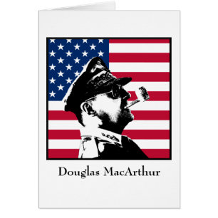 Douglas MacArthur y la bandera de los E.E.U.U.