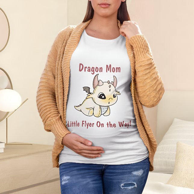 Dragón de bebé pastel amarillo rojo mamá camiseta (Subido por el creador)