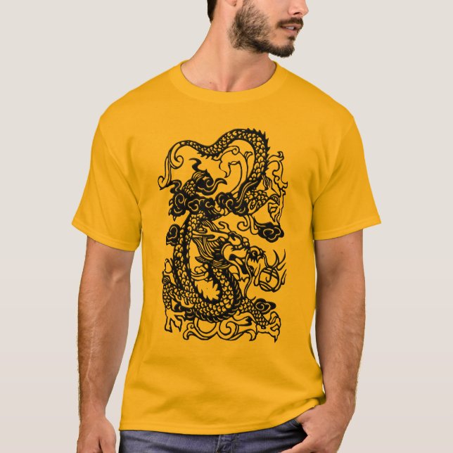 Dragón grabado en relieve en la camiseta de la (Anverso)