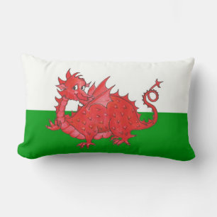 Dragón rojo curado sobre almohada lumbar verde y b