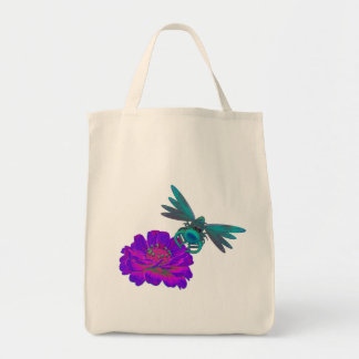 Dragonfly caprichoso sobre la bolsa de la toga de 
