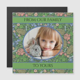 Dragonfly de época volando en un jardín inglés