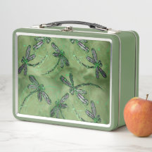 Dragoniscos alados púrpura sobre cal suave